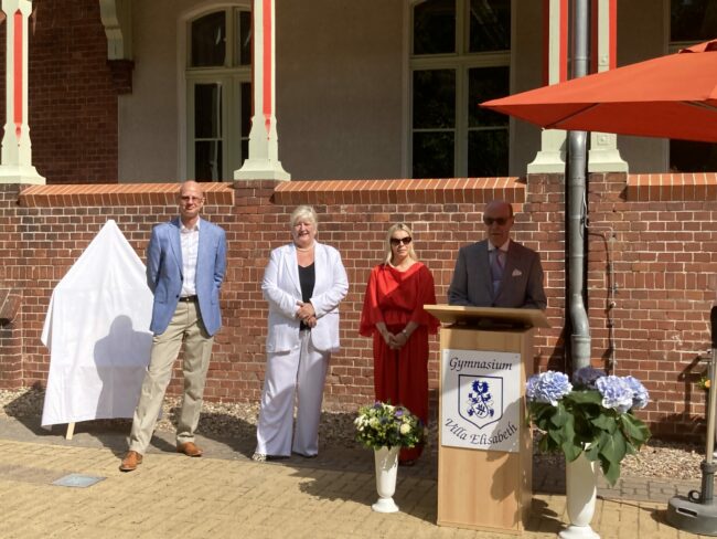 v.l.n.r. Holger Köhler, Dr. Sabine von Platen, Anna-Maria von Platen & Kristof von Platen