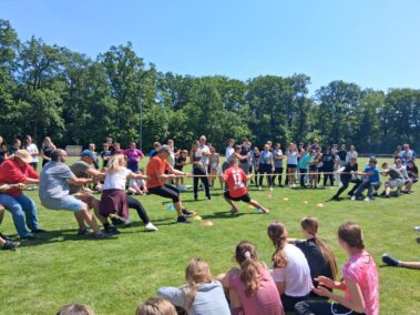 Tauziehen Lehrer gegen Kl. 12